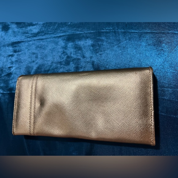 Prada Milano Gold Bow Wallet 🔥 - Picture 9 of 16